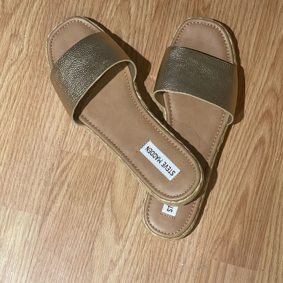 Gold Steve Madden sandals - Picture 3 of 6